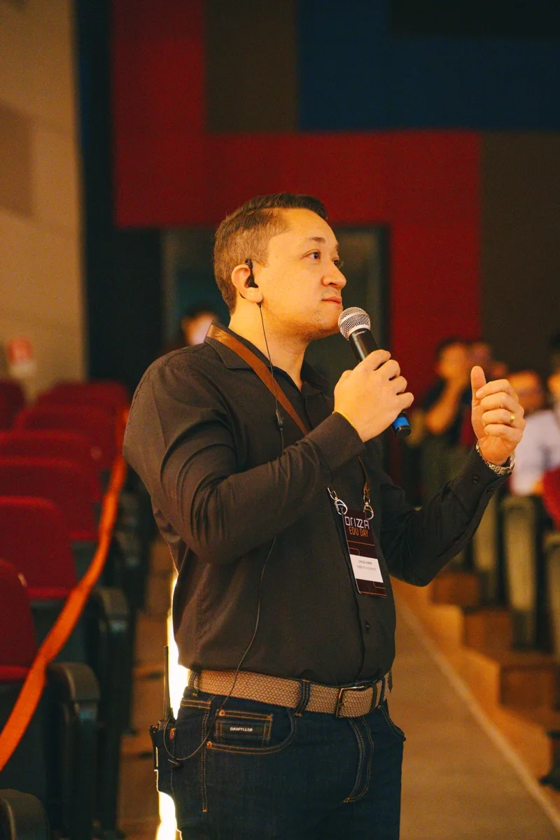 Especialista apresentando no Edu Day