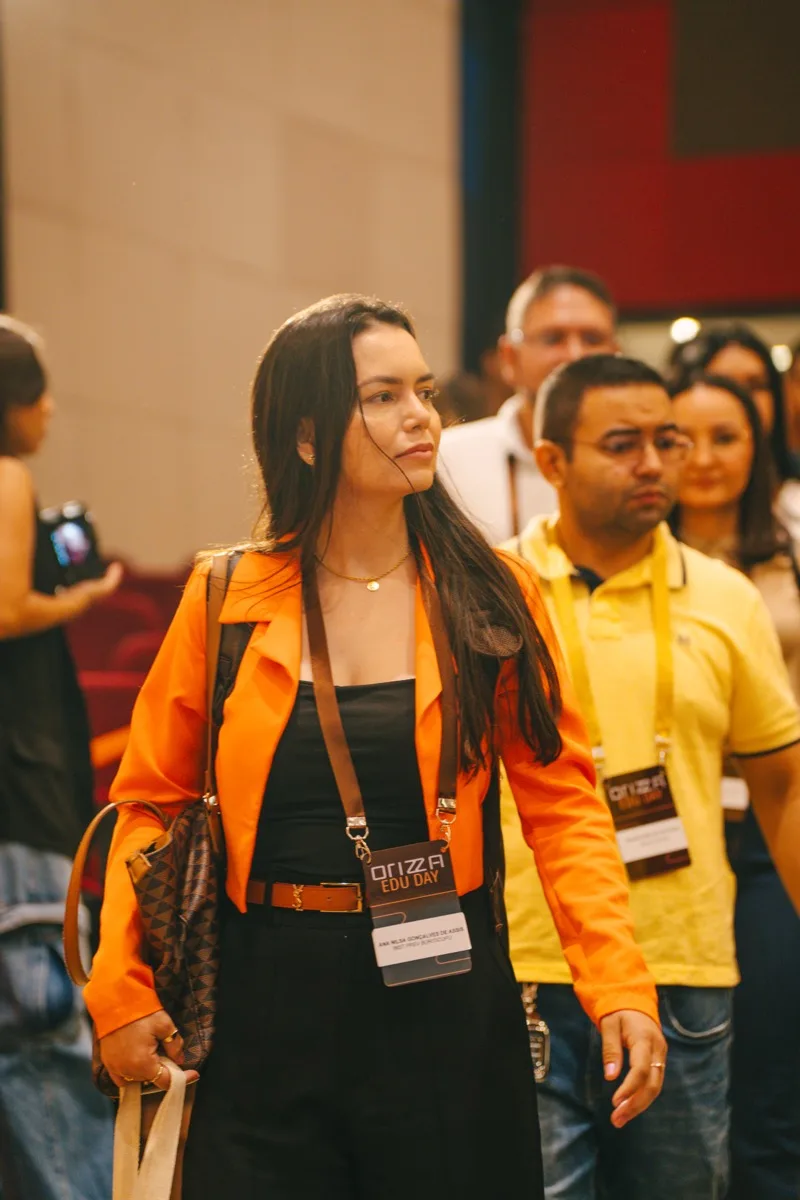 Participante com crachá Orizza Edu Day